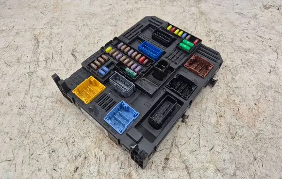 Peugeot Expert Fuse module 9819851280 2761742315 201711