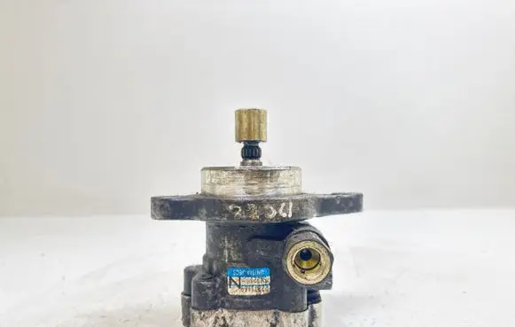 Nissan Primera Power steering pump 5M321 22271169