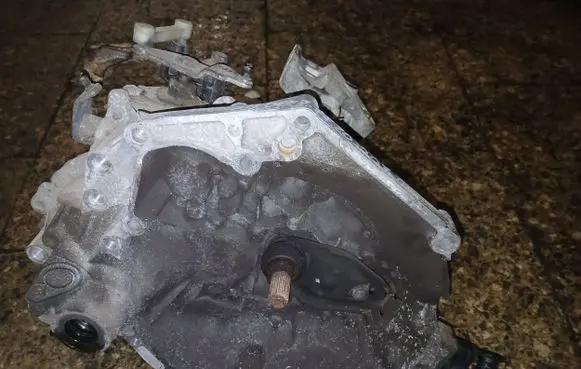 Peugeot 207 CC Manual 5 speed gearbox 9663399280
