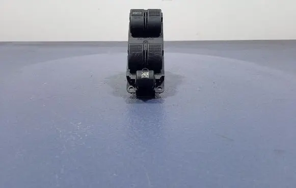 Mazda 2 Electric window control switch DD1066350