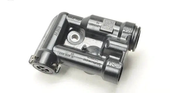 BMW 4 G22 G23 G24 G26 Thermostat housing 8678822