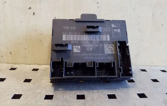 Volkswagen PASSAT B8 Door control unit/module 5Q0959593B 5Q0959593E