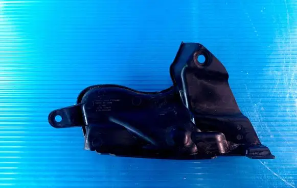 Tesla Model 3 Wiper trim 108169400A