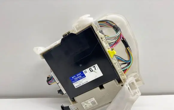 Toyota Prius+ (ZVW40) Central body control module 2380003281