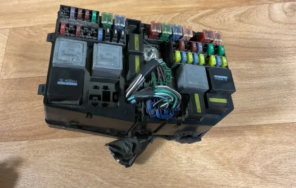 Ford Mondeo Mk III Fuse box set 1S7T14A142AA 71543256