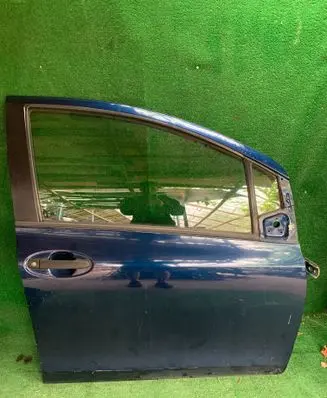 Toyota Yaris Front door