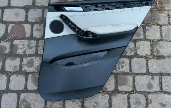 BMW X4 F26 Coupe rear side trim panel 105292466C S2411P018