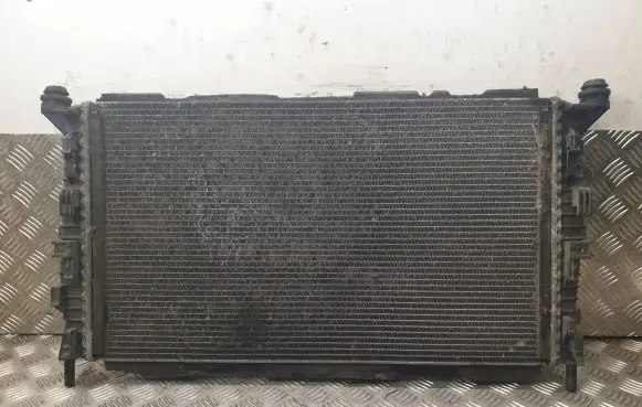 Ford Focus C-MAX Coolant radiator 3M5H8005TL