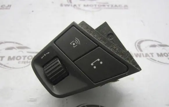 Steering wheel buttons/switches