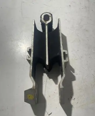 Volvo S60 Engine mount bracket 31401239