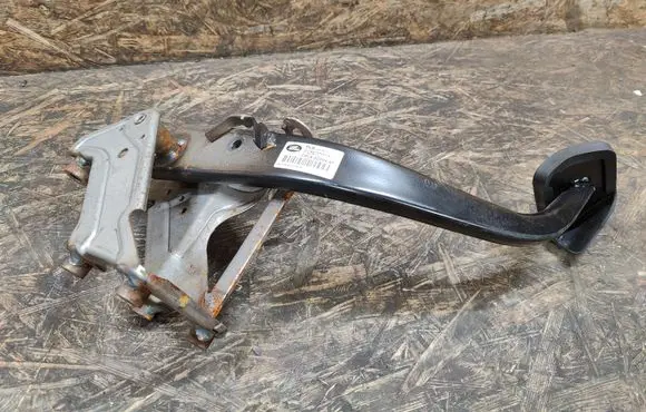Land Rover Discovery 5 Brake pedal CPLA2D094AF