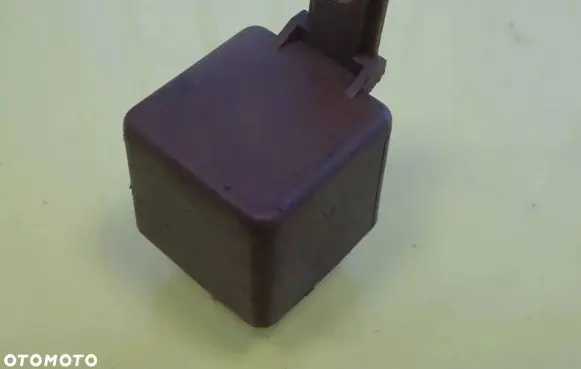 Renault Clio I Other relay 7700810927