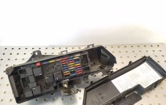 Volvo XC70 Fuse module 9494210