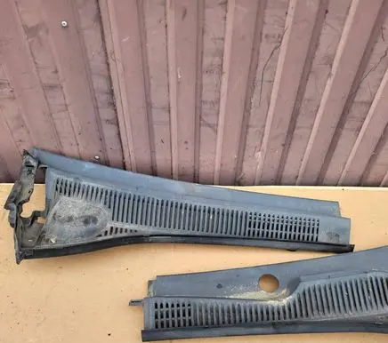 Suzuki SX4 Wiper trim 7233179J1B