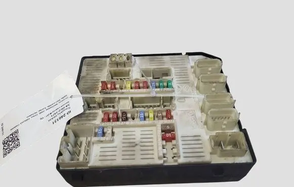 Renault Laguna III Fuse module 284B60012R 519134415