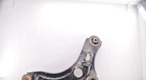 Dacia Sandero III Front lower control arm/wishbone 45022R