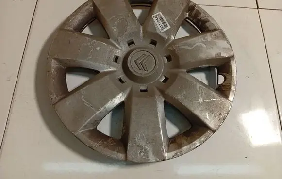 Citroen Berlingo R15 wheel hub/cap/trim 9681762280