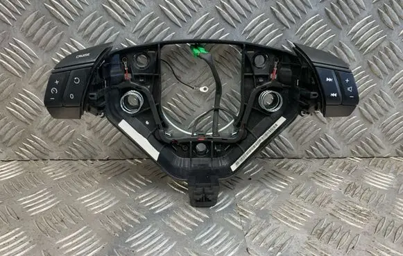 Volvo V50 Steering wheel buttons/switches 30710265