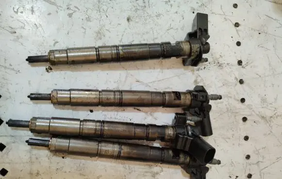 Volkswagen PASSAT CC Fuel injectors set 03L130277 0445116030