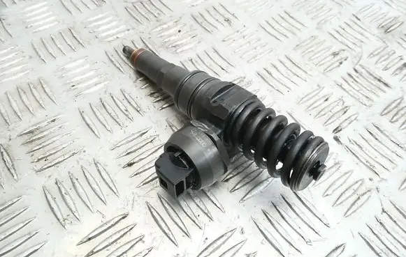 Volkswagen Golf Plus Fuel injector 038130073AG 0414720215