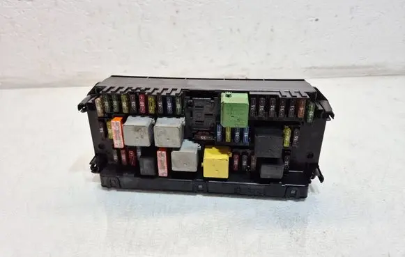 Mercedes-Benz C W204 Fuse box set A2129005722