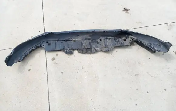 Front bumper lip