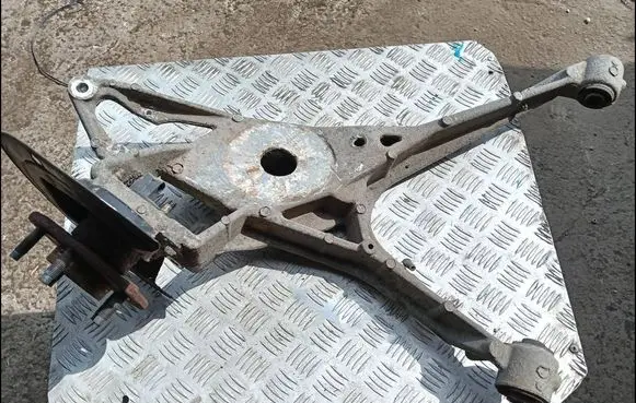 Cadillac DeVille Rear wheel hub 55642577