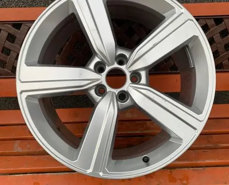 Audi Q8 e-tron R20 alloy rim 