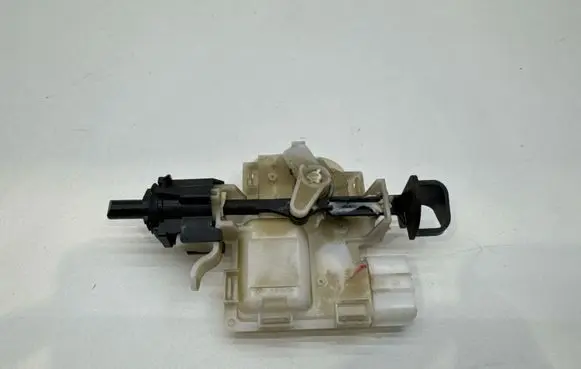 Mitsubishi Eclipse Cross Fuel tank cap lock 