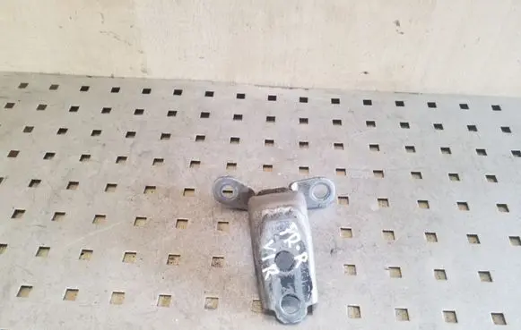 Honda CR-V Front door upper hinge