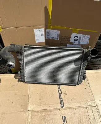 Skoda Octavia Mk2 (1Z) Intercooler radiator 1K0145803L