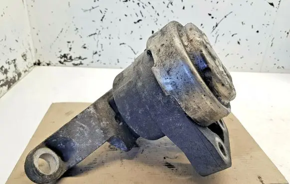 Ford Mondeo MK IV Engine mount bracket 6G916F012EE
