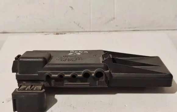 Volkswagen Bora Fuse module 1J0937550