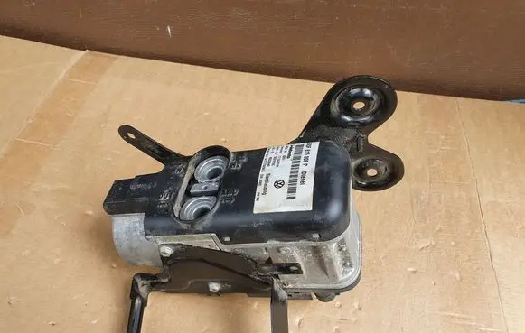 Volkswagen Tiguan Auxiliary pre-heater (Webasto) 5QF815005P 5QF819595A