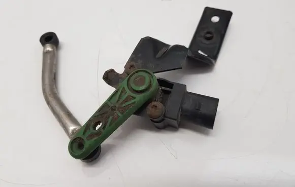 Headlight/headlamp level sensor
