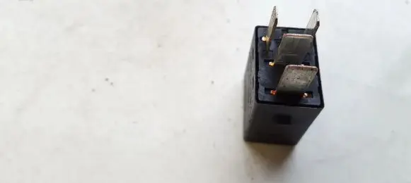 Mitsubishi Space Star Other relay MB953382