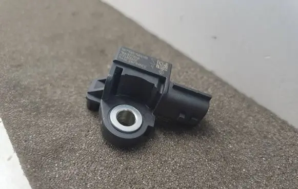 Dacia Sandero III Airbag deployment crash/impact sensor 988307904R A790223181488