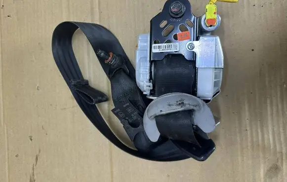 Hyundai i30 Front seatbelt 88810A6100