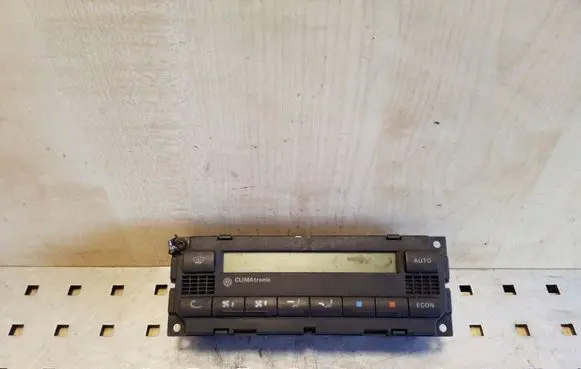 Volkswagen PASSAT B5.5 Climate control unit