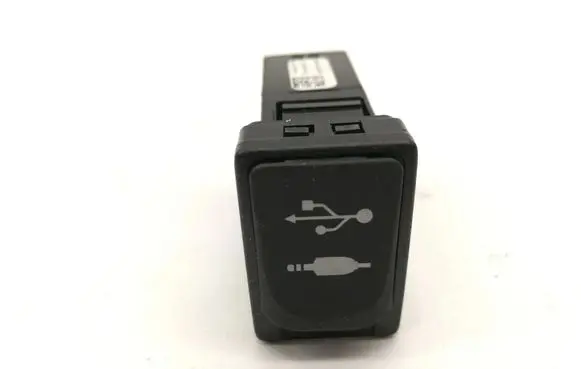 Toyota Auris E180 AUX in-socket connector 861900D030