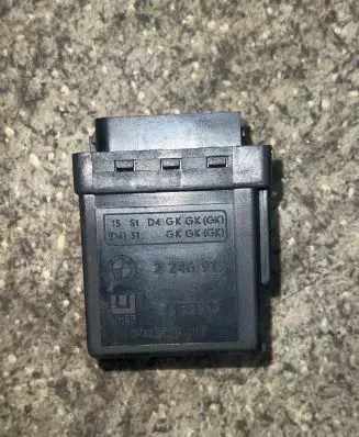 BMW 5 E39 Glow plug pre-heat relay 2246919 72RB510