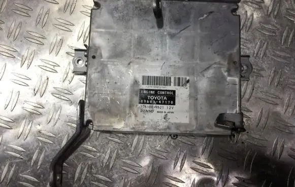 Toyota Prius (XW20) Engine control unit/module 8966147170 275100-952112v