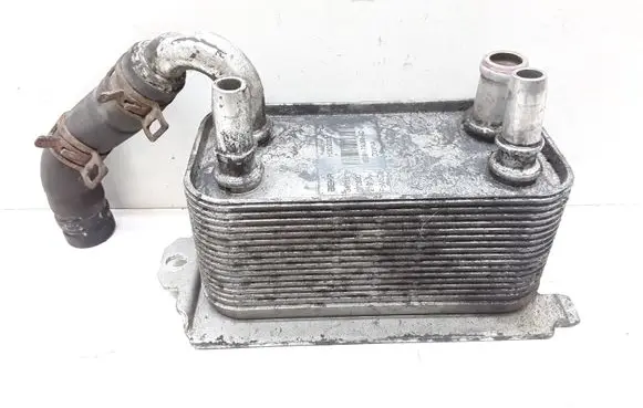 Volvo V70 Engine oil radiator 6G917A095AD