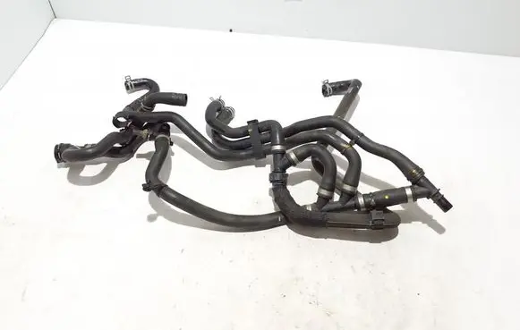 Volvo C40 Engine coolant pipe/hose 32428109