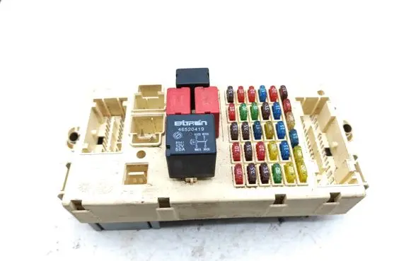Alfa Romeo 147 Fuse module 4658758