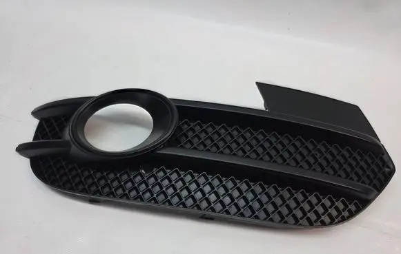 Audi Q3 8U Front bumper lower grill 8U0807682A