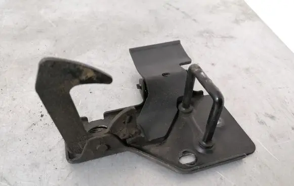 Audi Q7 4L Engine bonnet/hood lock/latch loop/hook 4L0823480A