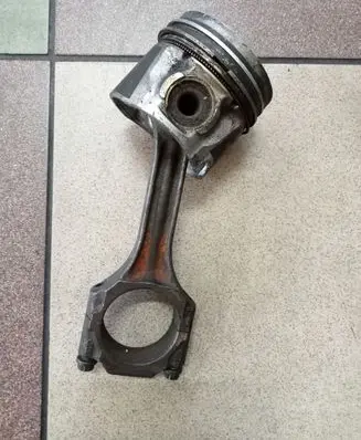 Volkswagen II LT Piston with connecting rod 81L51028H