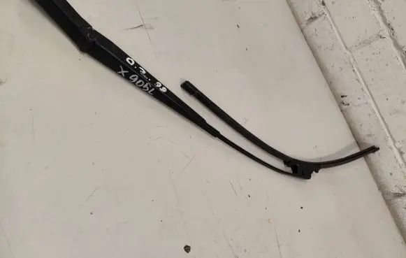 Opel Zafira B Front wiper blade arm 90582557