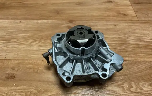 Opel Insignia A Vacuum pump 55205446